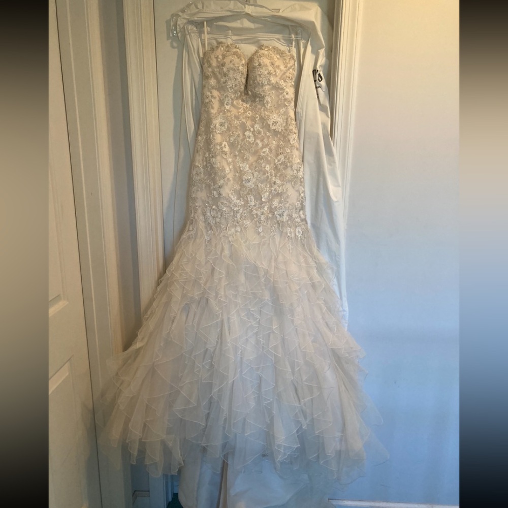new unaltered one of a kind Chloe Jai wedding dress. Paid $2,600 asking $1,500